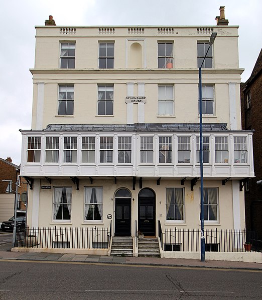 File:23 and 24, The Paragon, Ramsgate 02.jpg